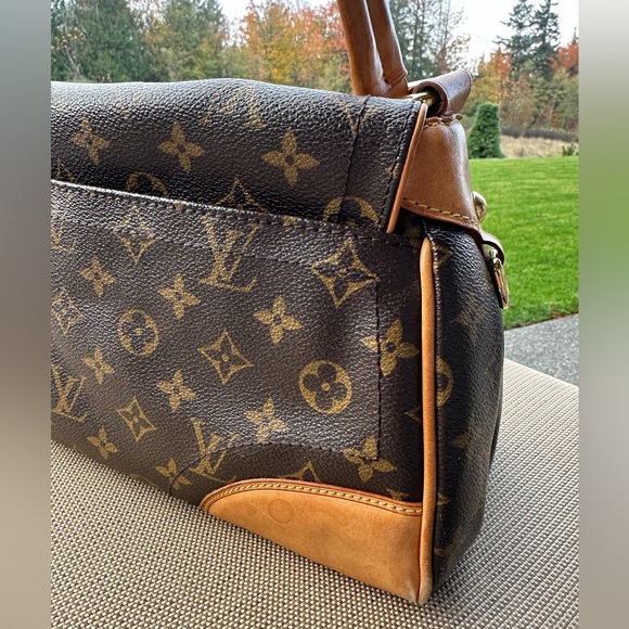 Louis Vuitton Beverly Handbag - Picture 3 of 16